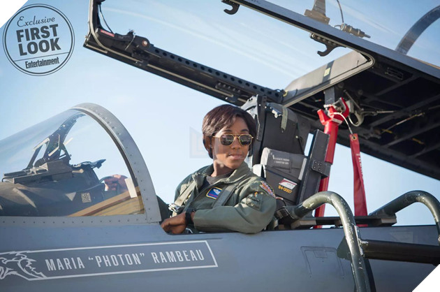 Tung tạo hình kín cổng cao tường gần sát nguyên mẫu, Captain Marvel bị chê kém sexy - Ảnh 9.