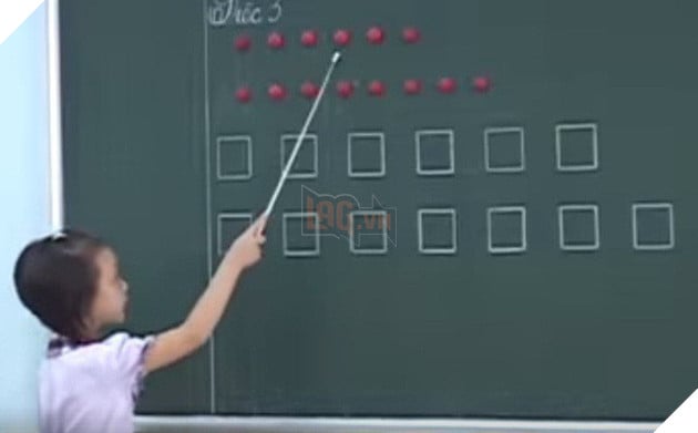 Dân mạng vẫn tranh cãi kịch liệt việc dạy đọc bằng ô vuông, nhiều giáo viên lên tiếng: Hãy thử đặt mình vào vị trí, đầu óc của một đứa trẻ - Ảnh 2.