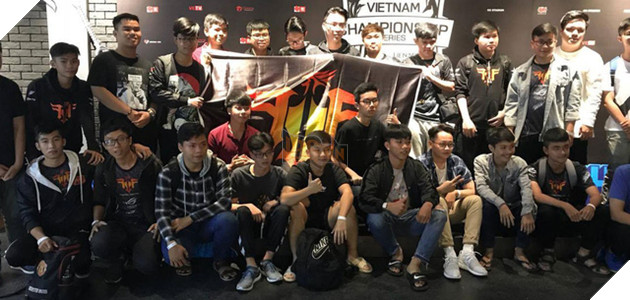 VCS mùa Hè 2018: Playoff 2 giữa FFQ và ADN - Phượng Hoàng gãy cánh hay Kỳ Lân què giò? - Ảnh 2.