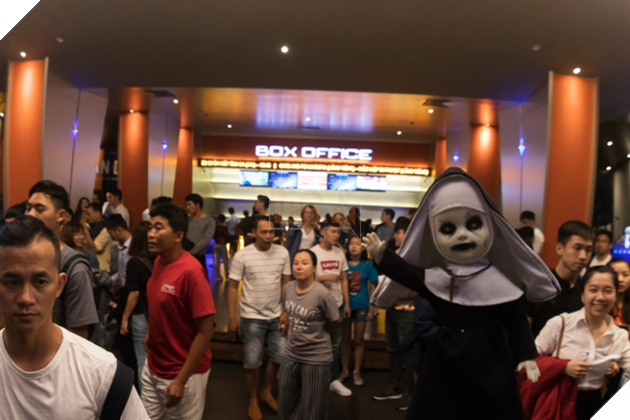 Ác Quỷ Ma Sơ lập kỷ lục bộ phim kinh dị có doanh thu mở màn cao nhất từ trước đến nay - Ảnh 1.