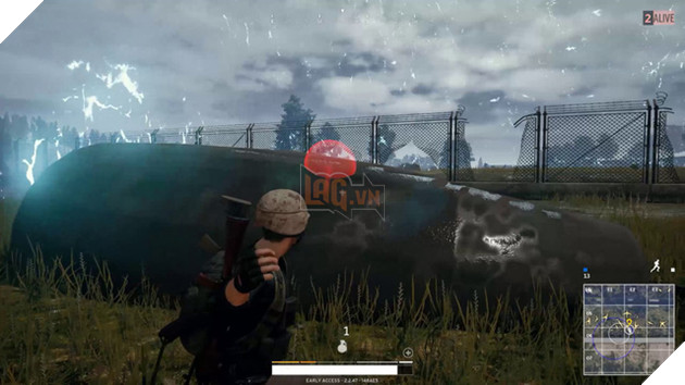 PUBG: Thủ thuật đứng cạnh lựu đạn nổ vẫn sống sót - Ảnh 1.