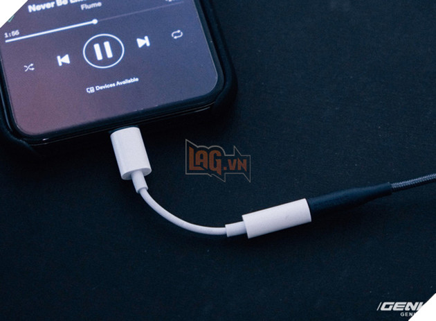 Apple ngày càng keo kiệt: iPhone Xs giá ngàn đô nhưng trong hộp không có củ sạc nhanh, adapter cổng 3.5mm cũng bị cắt luôn - Ảnh 3.