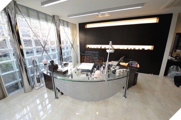 Ghé thăm nơi làm việc của các mangaka nổi tiếng, trông chỗ của tác giả One Piece mà cạn lời - Ảnh 1.