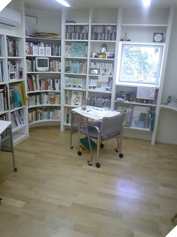 Ghé thăm nơi làm việc của các mangaka nổi tiếng, trông chỗ của tác giả One Piece mà cạn lời - Ảnh 4.