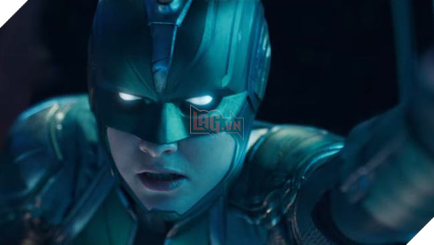 Lần này thì "I'm Captain Marvel" nhá, không phải Batman nữa đâu