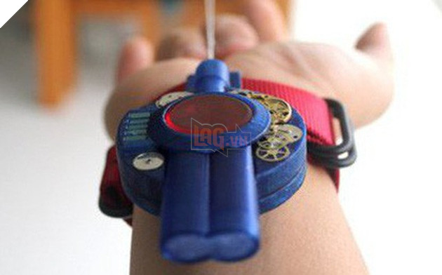 Thanh niên 15 tuổi chế tạo máy bắn tơ nhện rồi đem bán, giúp nhiều người hiện thực hóa ước mơ làm Spider-man - Ảnh 1.
