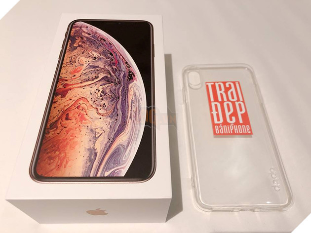 Cận cảnh đợt iPhone XS Max Gold 256GB đầu tiên cập bến tại Việt Nam