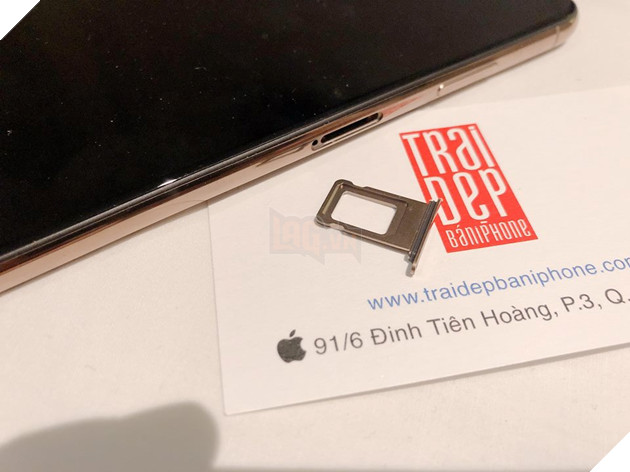 Cận cảnh đợt iPhone XS Max Gold 256GB đầu tiên cập bến tại Việt Nam 10