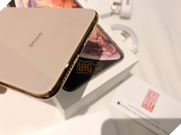 Cận cảnh đợt iPhone XS Max Gold 256GB đầu tiên cập bến tại Việt Nam 9