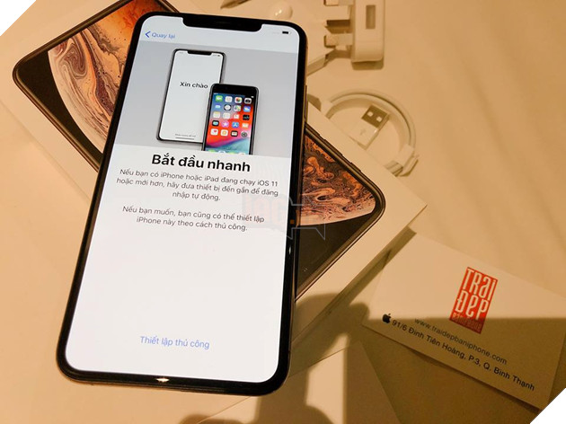 Cận cảnh đợt iPhone XS Max Gold 256GB đầu tiên cập bến tại Việt Nam 6