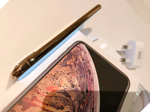 Cận cảnh đợt iPhone XS Max Gold 256GB đầu tiên cập bến tại Việt Nam 4