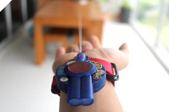 Thanh niên 15 tuổi chế tạo máy bắn tơ nhện rồi đem bán, giúp nhiều người hiện thực hóa ước mơ làm Spider-man - Ảnh 3.