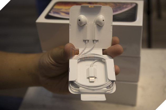 Trải nghiệm nhanh iPhone Xs Max Silver 256GB đầu tiên tại Việt Nam 8