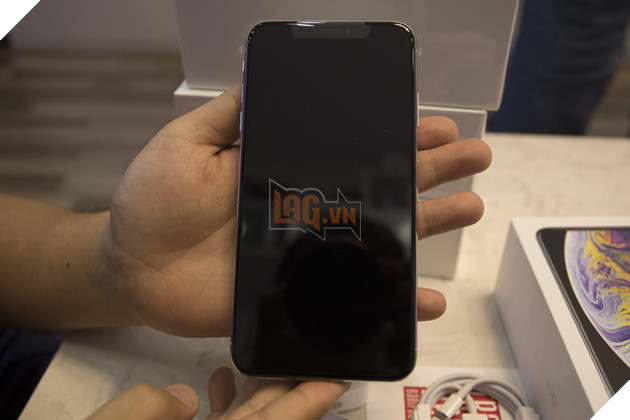 Trải nghiệm nhanh iPhone Xs Max Silver 256GB đầu tiên tại Việt Nam 12