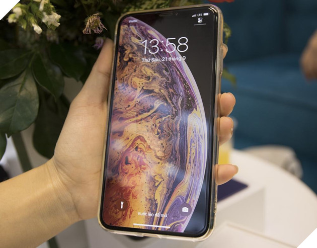 Trải nghiệm nhanh iPhone Xs Max Silver 256GB đầu tiên tại Việt Nam