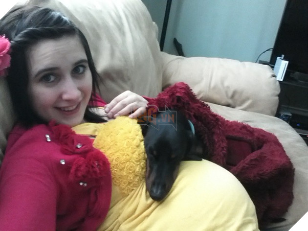 Khoảnh khắc yêu đến lịm tim khi thú cưng “làm nũng” với mẹ bầu vì ghen tị với em bé sắp chào đời - Ảnh 3.