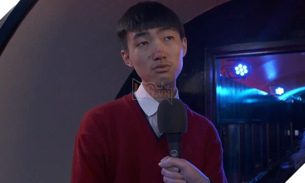 LMHT: Thán phục game thủ vừa phẫu thuật xong vẫn tham gia giải đấu ngay trên giường bệnh, lại còn vô địch mới ghê - Ảnh 3.