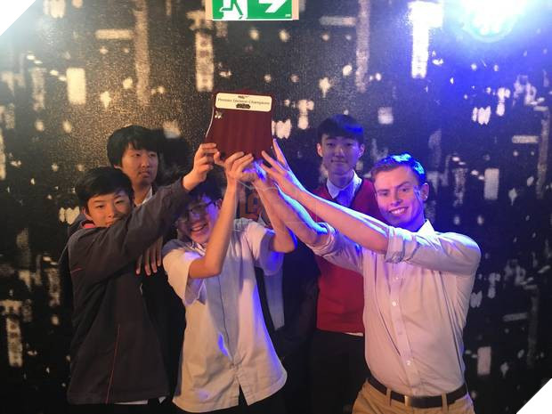 LMHT: Thán phục game thủ vừa phẫu thuật xong vẫn tham gia giải đấu ngay trên giường bệnh, lại còn vô địch mới ghê - Ảnh 4.