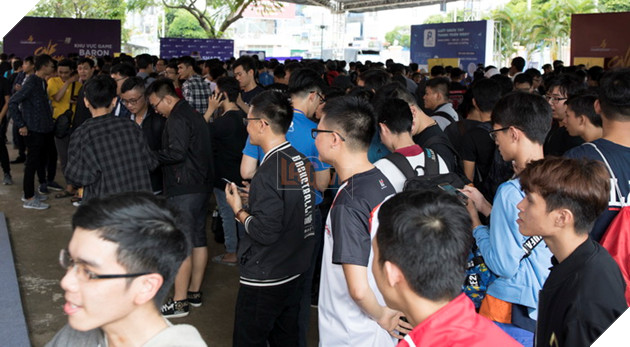 Toàn cảnh trận Chung Kết VCS Mùa Hè 2018 - Hào hứng chào mừng Phong Vũ Buffalo với tấm vé CKTG 3