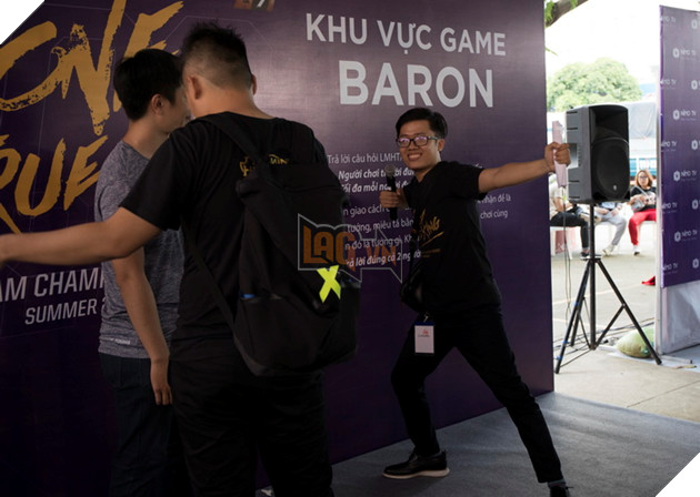 Toàn cảnh trận Chung Kết VCS Mùa Hè 2018 - Hào hứng chào mừng Phong Vũ Buffalo với tấm vé CKTG 5