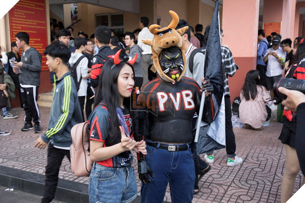 Toàn cảnh trận Chung Kết VCS Mùa Hè 2018 - Hào hứng chào mừng Phong Vũ Buffalo với tấm vé CKTG 8