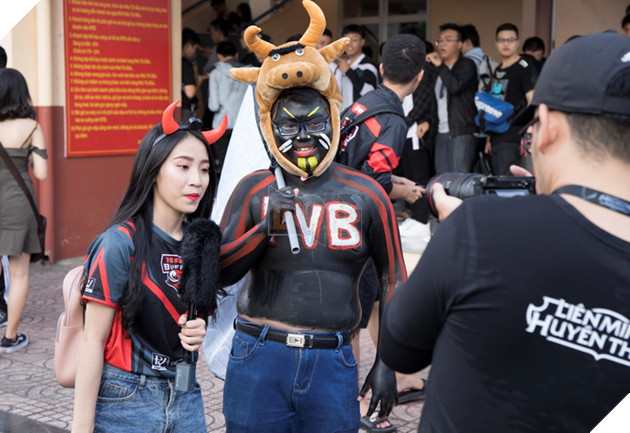 Toàn cảnh trận Chung Kết VCS Mùa Hè 2018 - Hào hứng chào mừng Phong Vũ Buffalo với tấm vé CKTG 9