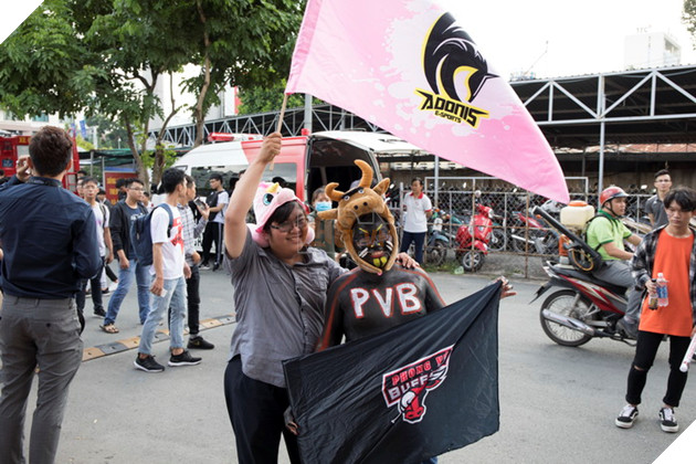 Toàn cảnh trận Chung Kết VCS Mùa Hè 2018 - Hào hứng chào mừng Phong Vũ Buffalo với tấm vé CKTG 10