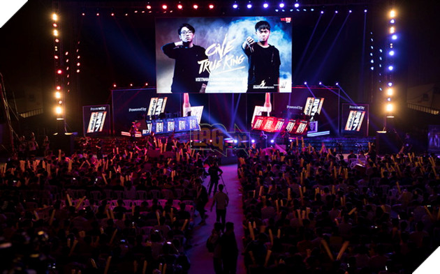 Toàn cảnh trận Chung Kết VCS Mùa Hè 2018 - Hào hứng chào mừng Phong Vũ Buffalo với tấm vé CKTG 14