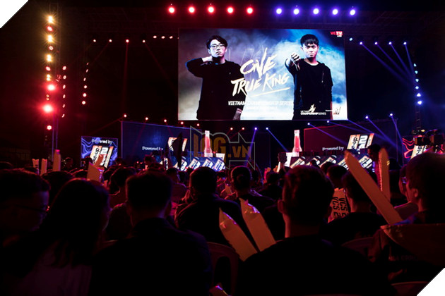 Toàn cảnh trận Chung Kết VCS Mùa Hè 2018 - Hào hứng chào mừng Phong Vũ Buffalo với tấm vé CKTG 15