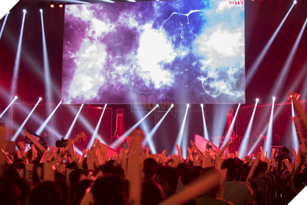 Toàn cảnh trận Chung Kết VCS Mùa Hè 2018 - Hào hứng chào mừng Phong Vũ Buffalo với tấm vé CKTG 16