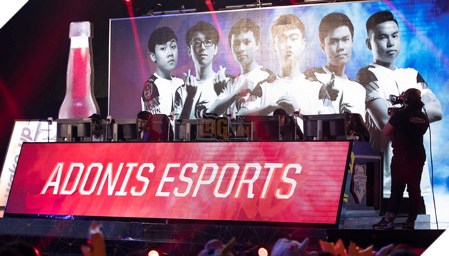 Toàn cảnh trận Chung Kết VCS Mùa Hè 2018 - Hào hứng chào mừng Phong Vũ Buffalo với tấm vé CKTG 23