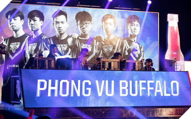 Toàn cảnh trận Chung Kết VCS Mùa Hè 2018 - Hào hứng chào mừng Phong Vũ Buffalo với tấm vé CKTG 24
