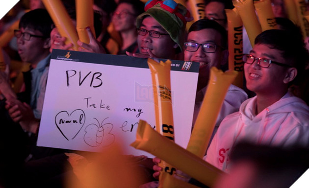 Toàn cảnh trận Chung Kết VCS Mùa Hè 2018 - Hào hứng chào mừng Phong Vũ Buffalo với tấm vé CKTG 25