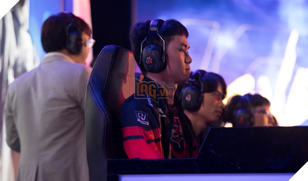 Toàn cảnh trận Chung Kết VCS Mùa Hè 2018 - Hào hứng chào mừng Phong Vũ Buffalo với tấm vé CKTG 28