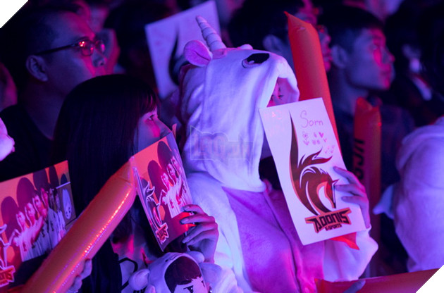 Toàn cảnh trận Chung Kết VCS Mùa Hè 2018 - Hào hứng chào mừng Phong Vũ Buffalo với tấm vé CKTG 31