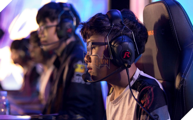 Toàn cảnh trận Chung Kết VCS Mùa Hè 2018 - Hào hứng chào mừng Phong Vũ Buffalo với tấm vé CKTG 35