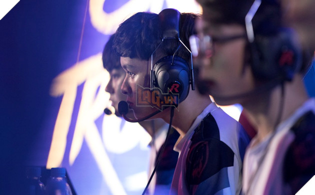 Toàn cảnh trận Chung Kết VCS Mùa Hè 2018 - Hào hứng chào mừng Phong Vũ Buffalo với tấm vé CKTG 36