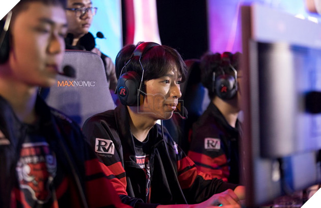 Toàn cảnh trận Chung Kết VCS Mùa Hè 2018 - Hào hứng chào mừng Phong Vũ Buffalo với tấm vé CKTG 40