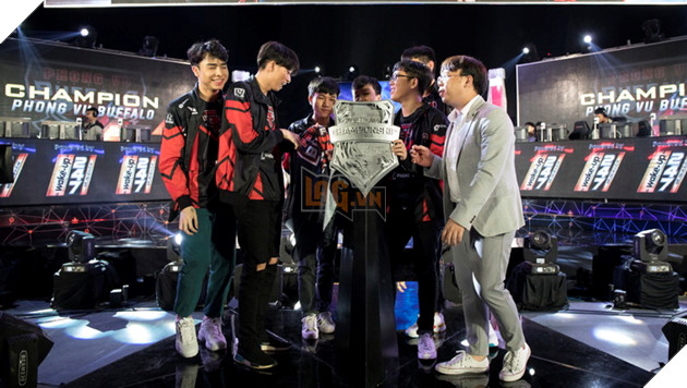 Toàn cảnh trận Chung Kết VCS Mùa Hè 2018 - Hào hứng chào mừng Phong Vũ Buffalo với tấm vé CKTG 49