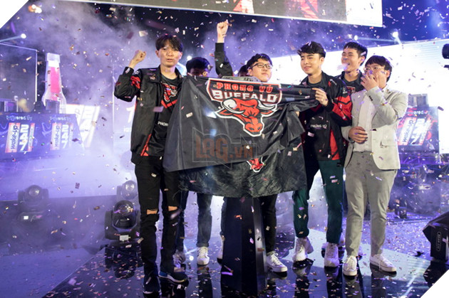 Toàn cảnh trận Chung Kết VCS Mùa Hè 2018 - Hào hứng chào mừng Phong Vũ Buffalo với tấm vé CKTG 52