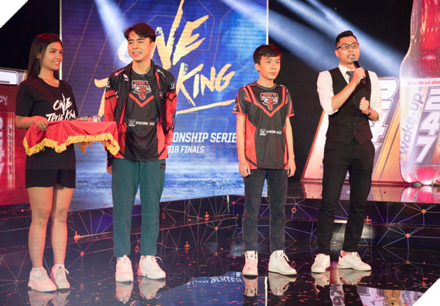 Toàn cảnh trận Chung Kết VCS Mùa Hè 2018 - Hào hứng chào mừng Phong Vũ Buffalo với tấm vé CKTG 58