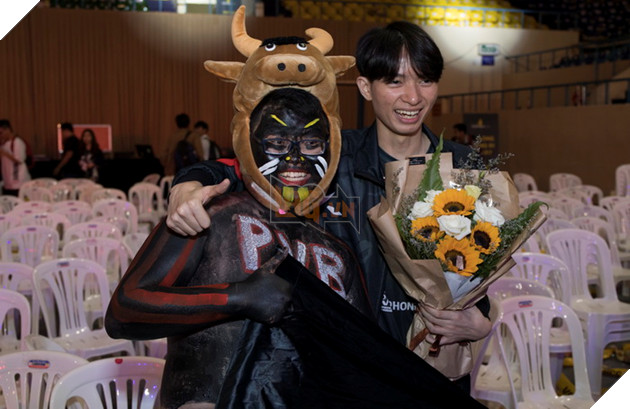 Toàn cảnh trận Chung Kết VCS Mùa Hè 2018 - Hào hứng chào mừng Phong Vũ Buffalo với tấm vé CKTG 65