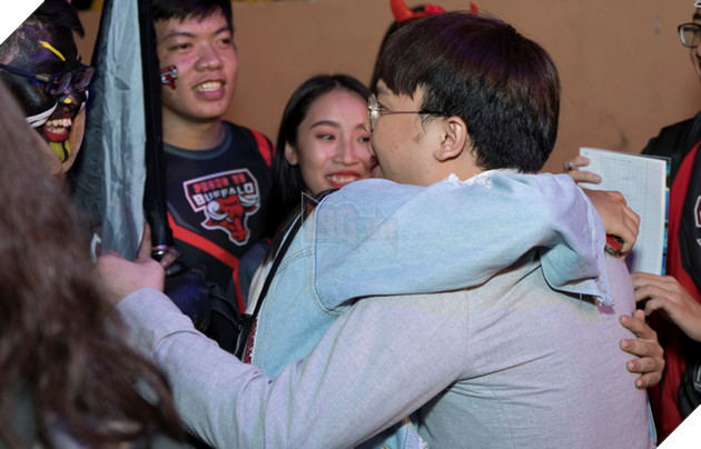 Toàn cảnh trận Chung Kết VCS Mùa Hè 2018 - Hào hứng chào mừng Phong Vũ Buffalo với tấm vé CKTG 67