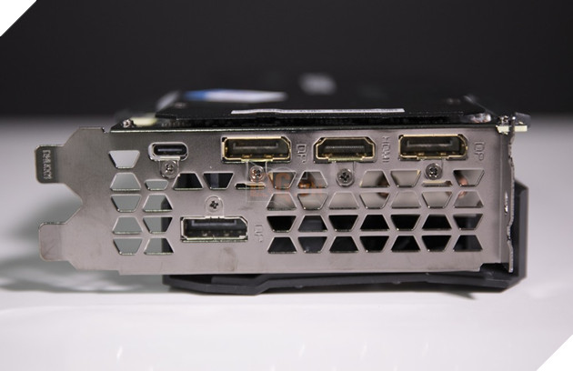 Trên tay nhanh Gigabyte RTX 2080 Gaming OC 8GB - Chiếc RTX 2080 rẻ nhất giá chỉ 26 củ  18