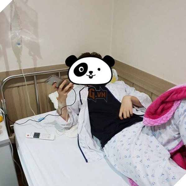 SKT Bang khiến fan hâm mộ cạn lời vì bị bệnh cấp cứu mà vẫn tranh thủ trốn viện ngồi net - Ảnh 3.