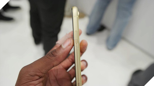 Soi kỹ từng màu của XR, mẫu iPhone dự kiến bán chạy hơn cả XS và XS Max - Ảnh 16. Soi kỹ từng màu của XR, mẫu iPhone dự kiến bán chạy hơn cả XS và XS Max - Ảnh 16.