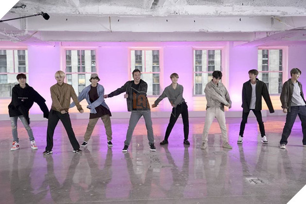 Không ủng hộ đồng hương PUBG, nhóm nhạc nổi tiếng BTS lại đi cover điệu nhảy của... Fortnite - Ảnh 2.