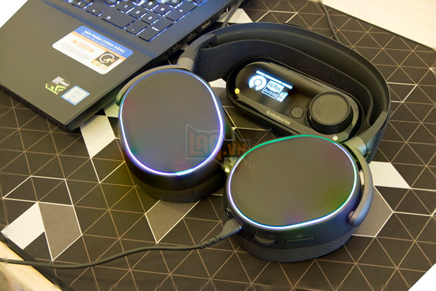 Tren tay nhanh Steelseries Arctis Pro + DAC: Tai nghe choi game cho gamer try-hard 8 Trên tay nhanh Steelseries Arctis Pro + DAC: Tai nghe chơi game cho gamer try-hard 8