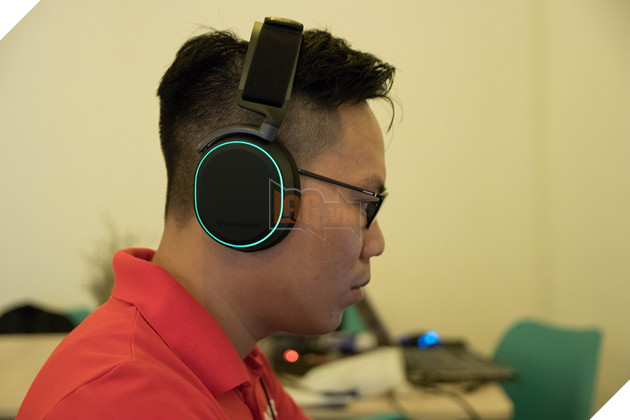 Tren tay nhanh Steelseries Arctis Pro + DAC: Tai nghe choi game cho gamer try-hard 9 Trên tay nhanh Steelseries Arctis Pro + DAC: Tai nghe chơi game cho gamer try-hard 9