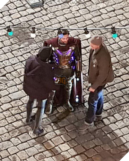 Spider-Man: Far From Home: Hé lộ tạo hình chính thức của bậc thầy ảo giác Mysterio - Ảnh 2. Spider-Man: Far From Home: Hé lộ tạo hình chính thức của bậc thầy ảo giác Mysterio - Ảnh 2.